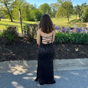 Elegant Black Lace Evening Gown